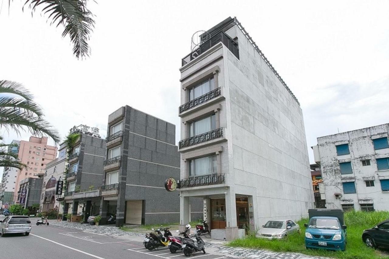小松鼠站前電梯民宿可加購早餐及車位-預定3天打八折-房型限定詳情請來電洽詢活動方案 Hualien City Exterior foto